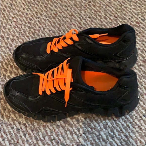 Reebok Shoes Reebok Zigtech Size 3 Black With Orange Laces Poshmark